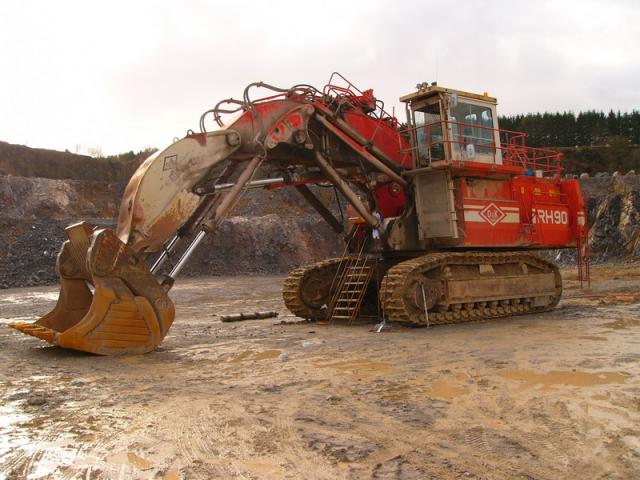 escavatore RH 90 175 ton 3