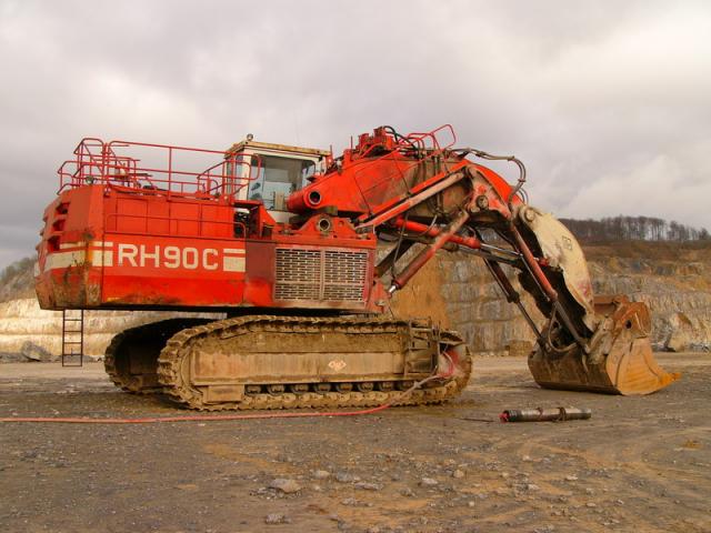 escavatore RH 90 175 ton 4