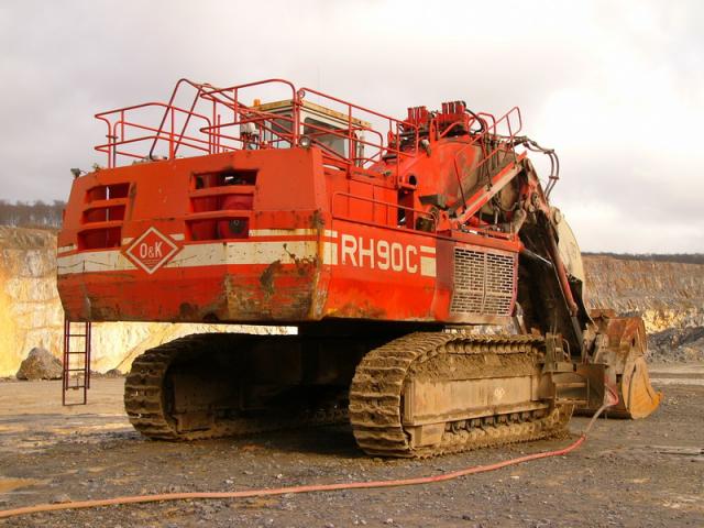 escavatore RH 90 175 ton 5