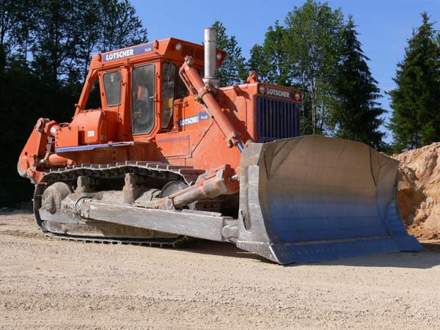 Красный бульдозер. Бульдозер Komatsu d355a. Komatsu 355 бульдозер. Bulldozer Komatsu d 355. Д355 Комацу кабина.